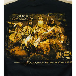 Duck Dynasty A & E Men's T-Shirt Black Size Medium A Family with a Calling